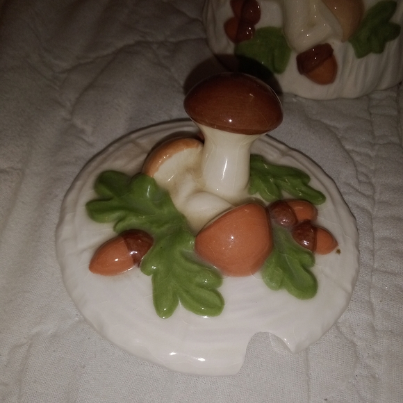 Vintage Mushrooms Creamer And Suger Dish 1981 Folk Art Wood Design Acorns - Picture 9 of 12